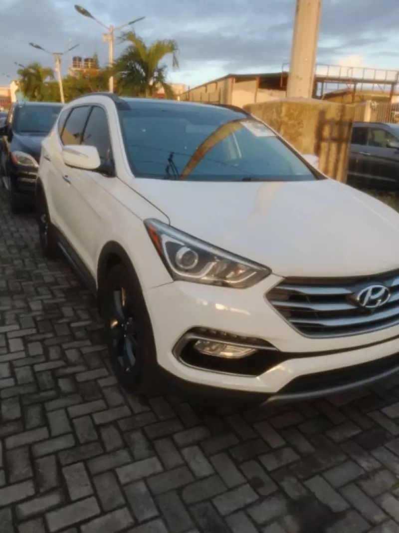 Hyundai Santa FE   - 2016