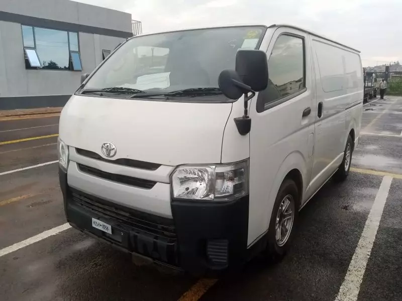 TOYOTA Hiace   - 2015