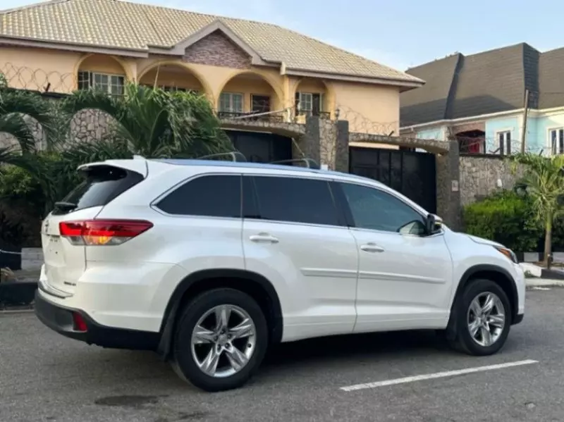 Toyota Highlander   - 2015