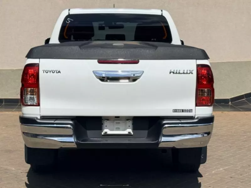 Toyota Hilux   - 2019