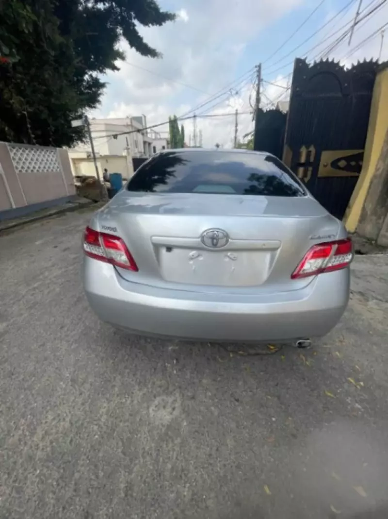 Toyota Camry   - 2010