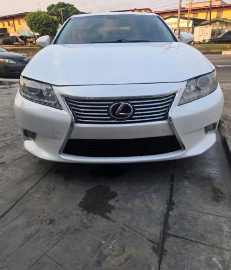 Lexus ES   - 2014