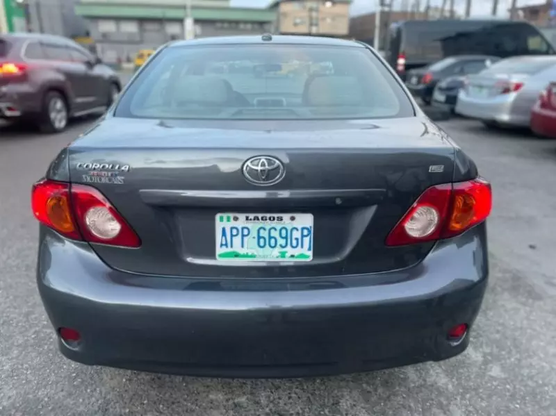 TOYOTA Corolla   - 2010