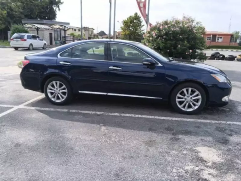 Lexus ES 350   - 2012