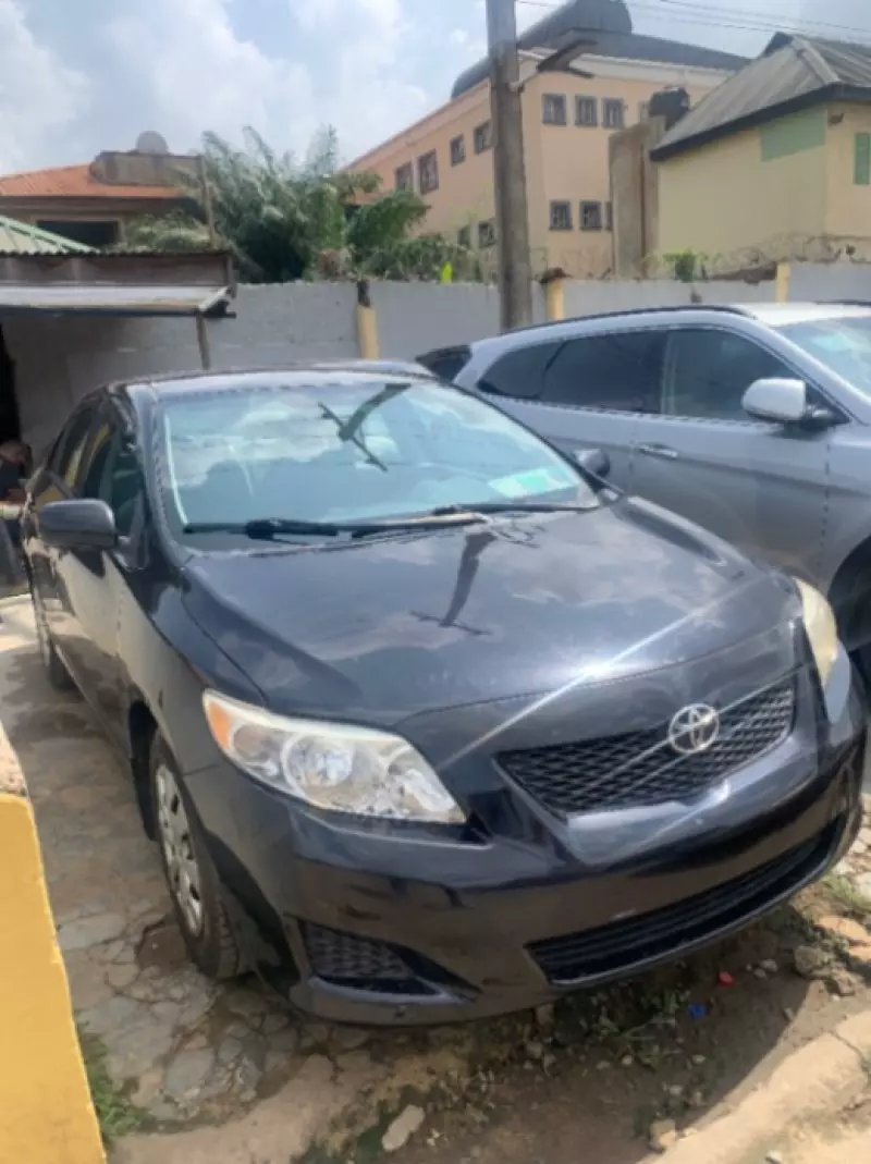 Toyota Corolla   - 2009