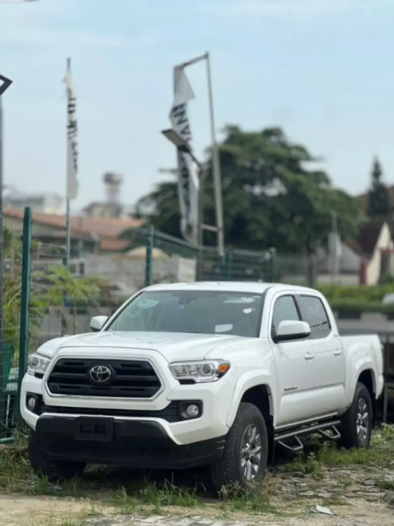 Toyota Tacoma   - 2019
