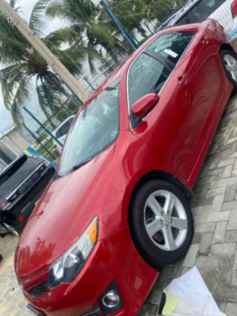 Toyota Camry   - 2013
