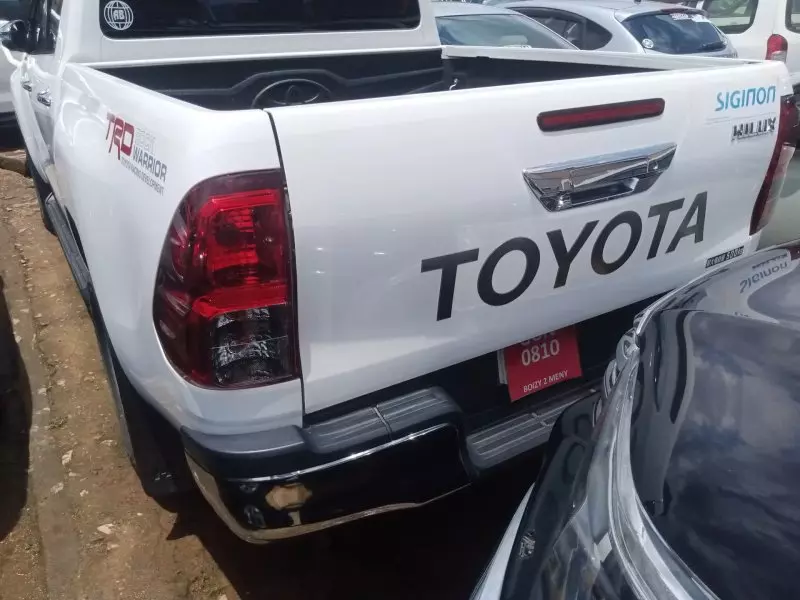 Toyota Hilux   - 2019