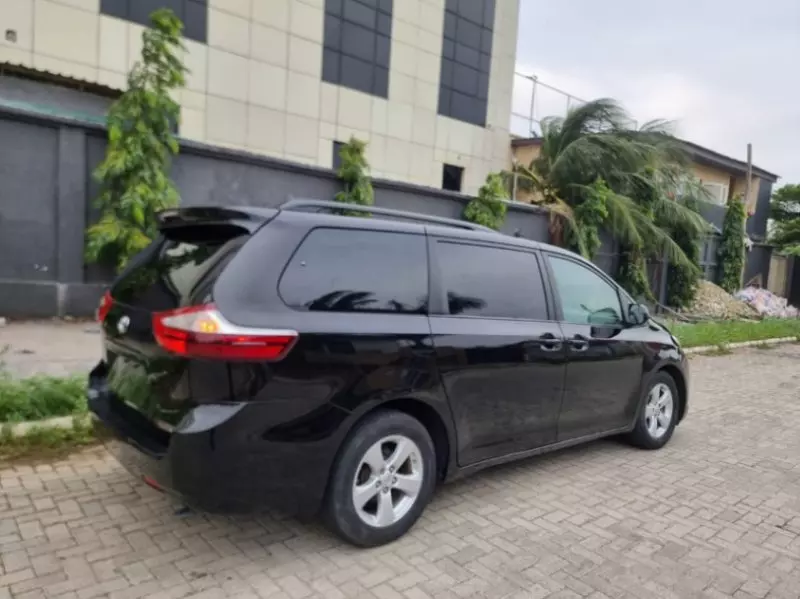 Toyota Sienna   - 2015