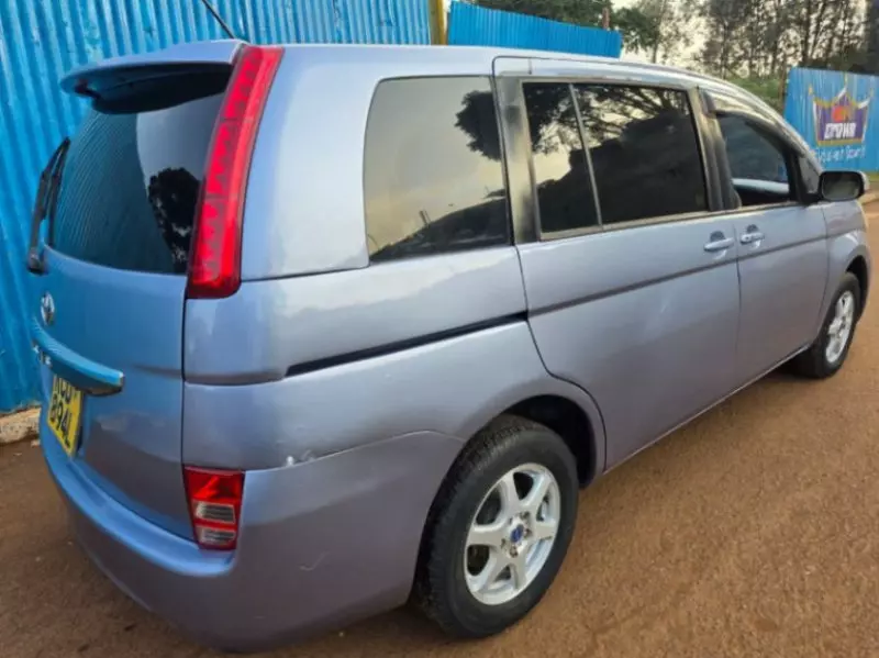 TOYOTA Isis    - 2007