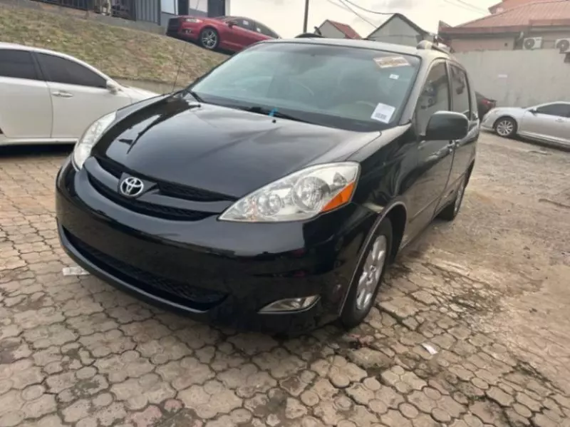 TOYOTA Sienna - 2008