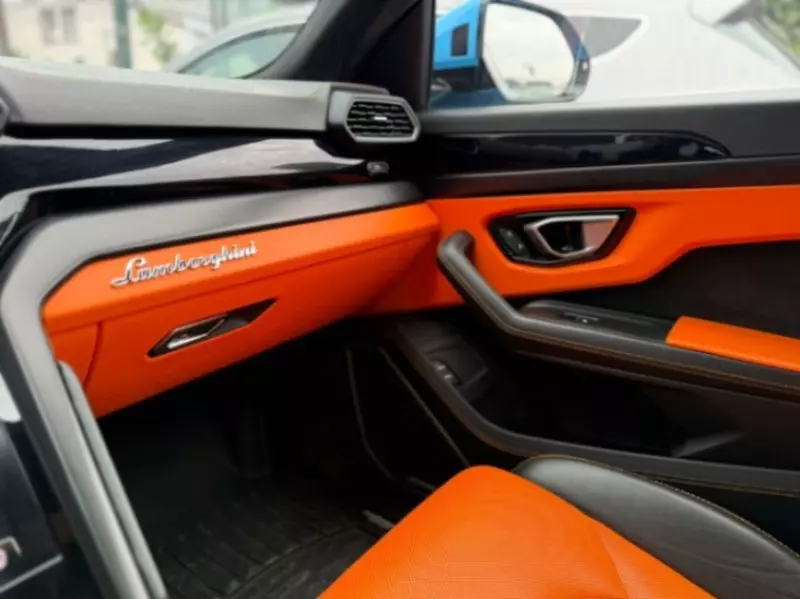 Lamborghini Urus   - 2022