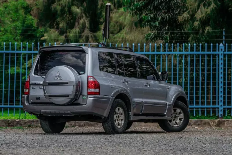 Mitsubishi Pajero   - 2004