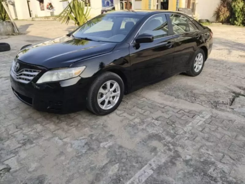 Toyota Camry   - 2010