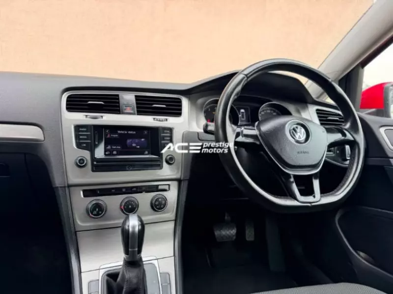 Volkswagen Golf   - 2016