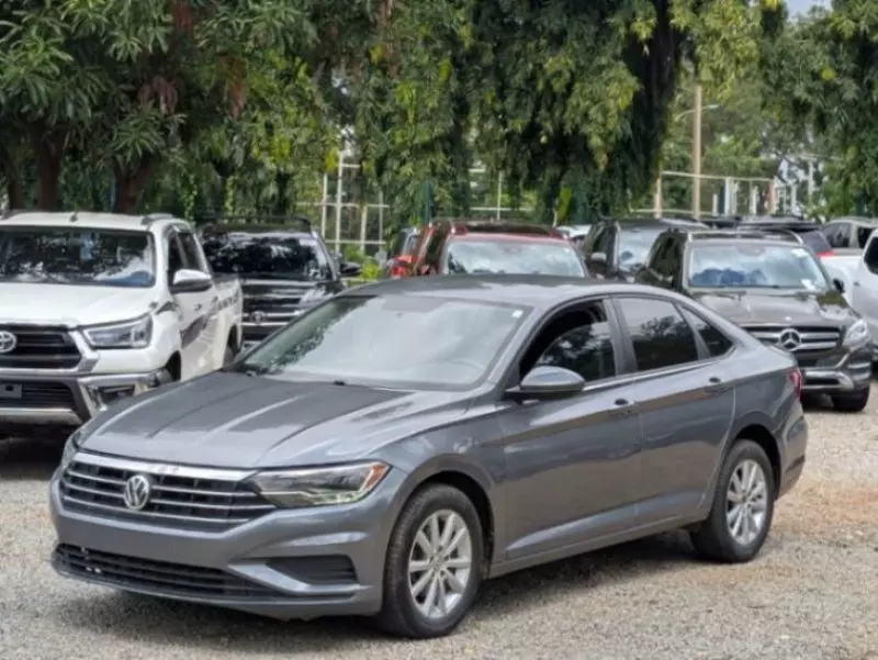 Volkswagen Jetta   - 2019