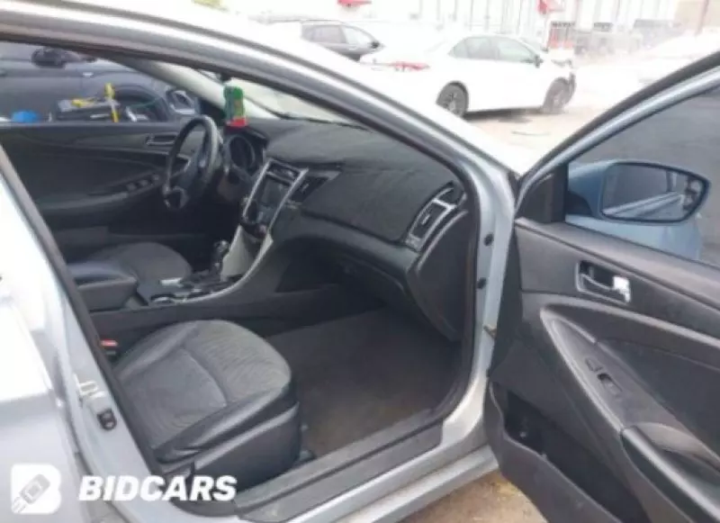 Hyundai Sonata   - 2011