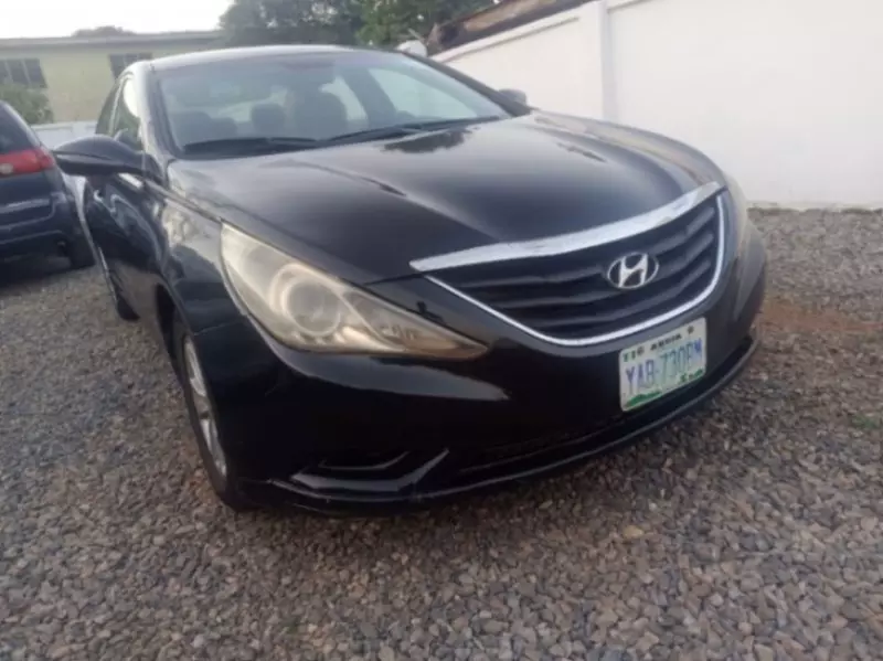 Hyundai Sonata   - 2010