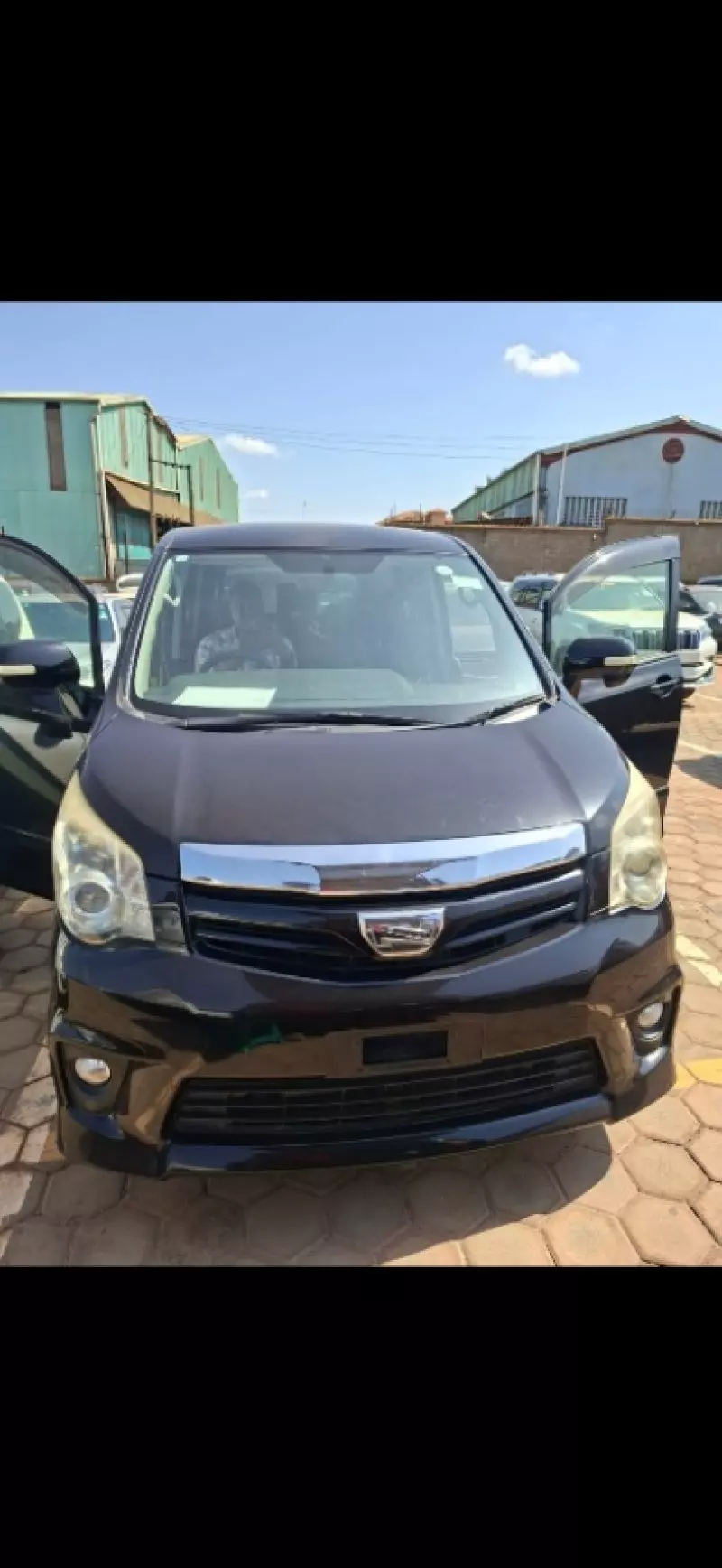 TOYOTA Noah   - 2013