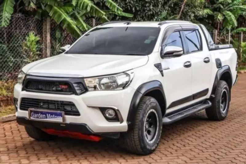 Toyota Hilux   - 2016