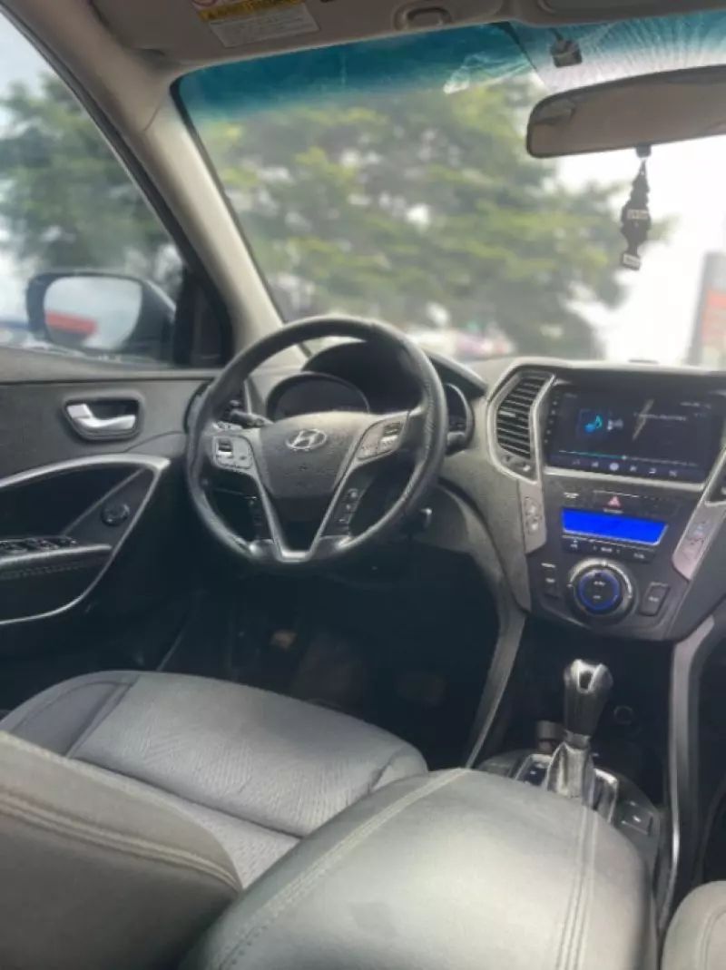 Hyundai Santa Fe   - 2015
