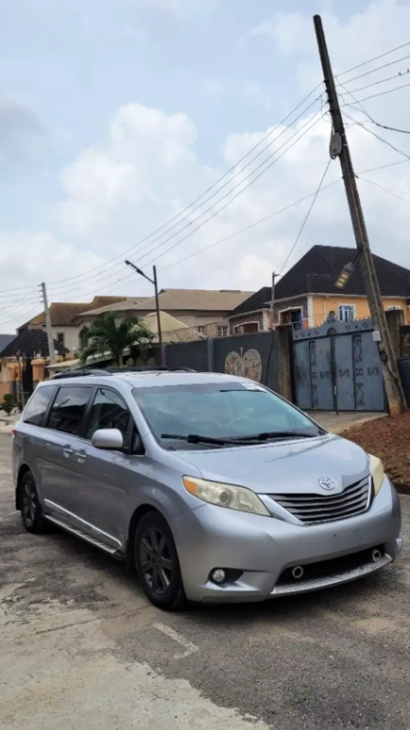Toyota Sienna   - 2012