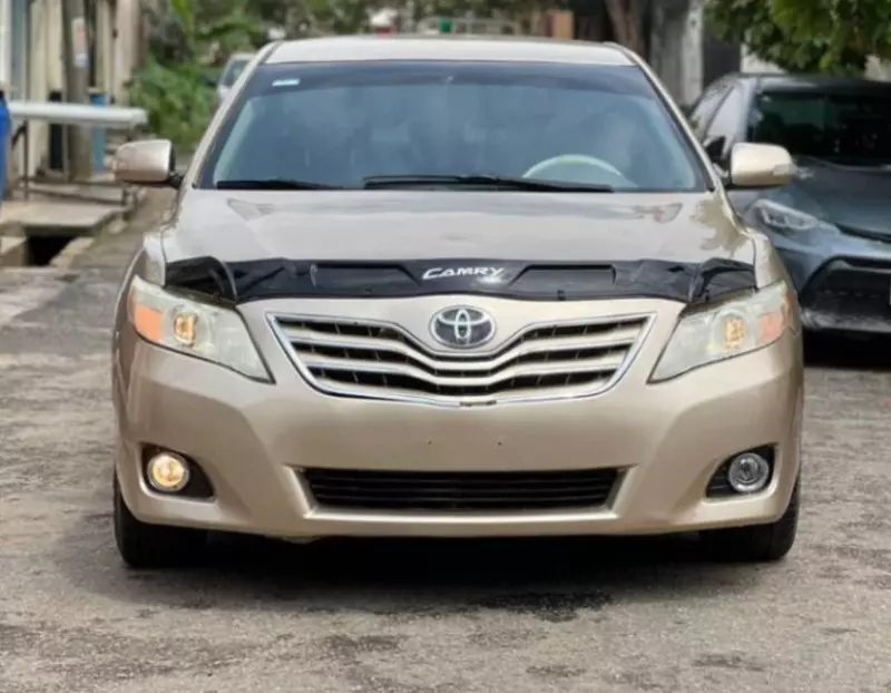 Toyota Camry   - 2010
