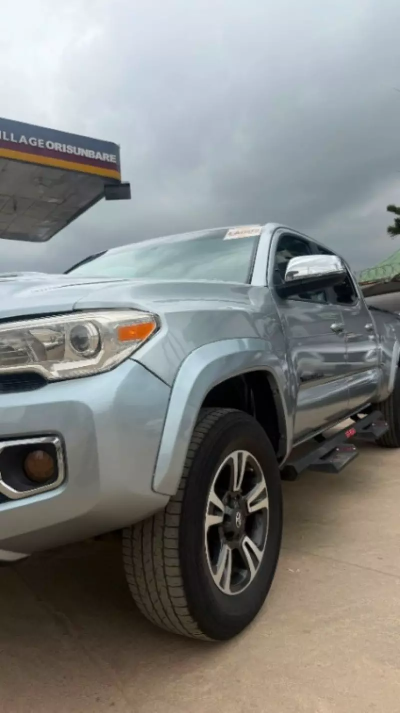 TOYOTA Tacoma   - 2020