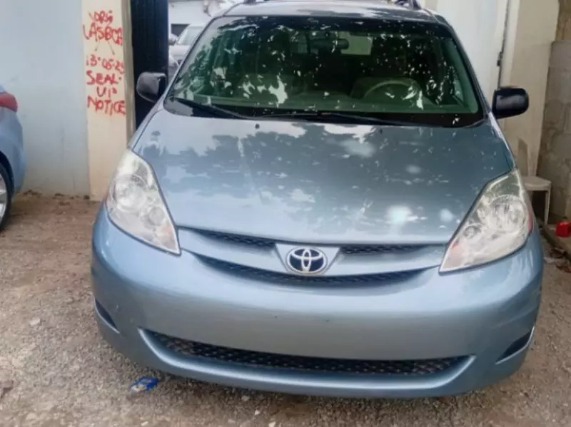 Toyota Sienna   - 2009