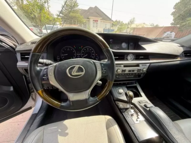 Lexus ES - 2013