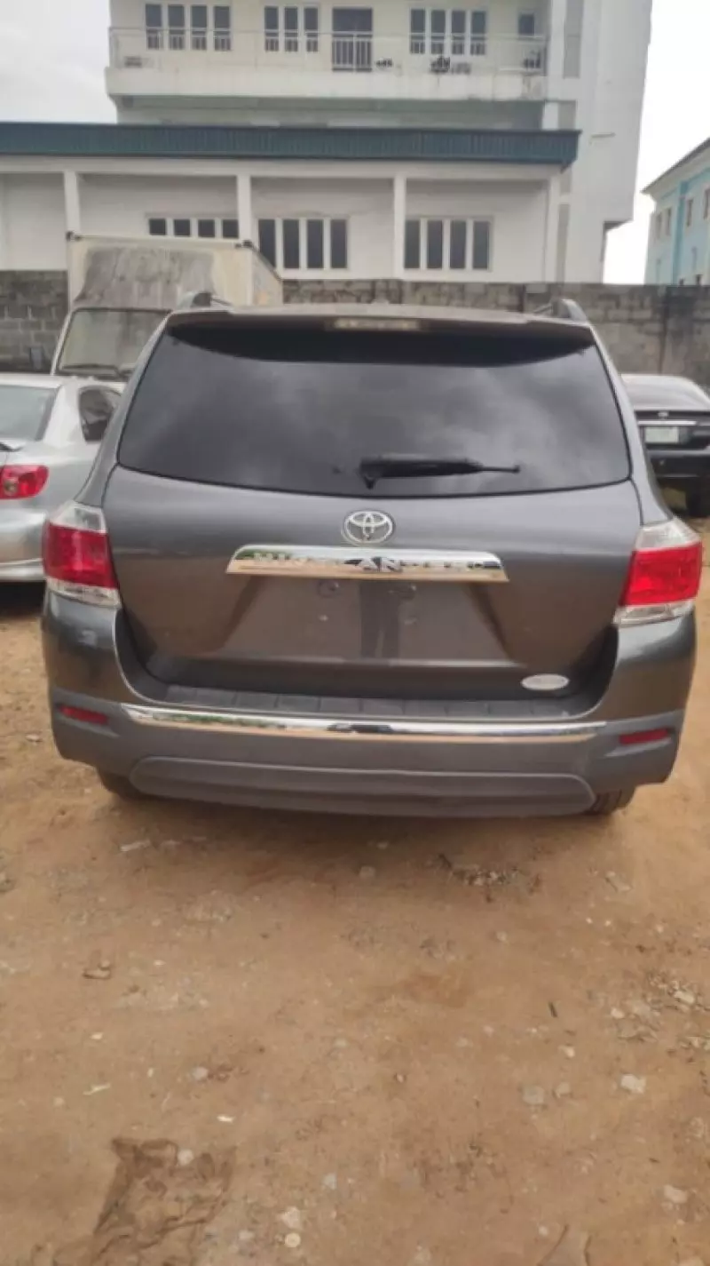 Toyota Highlander   - 2013