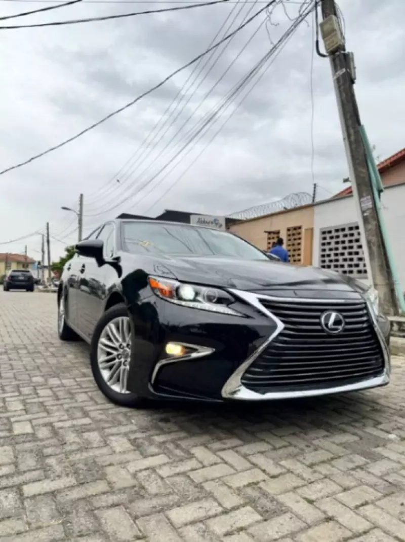 Lexus ES   - 2015