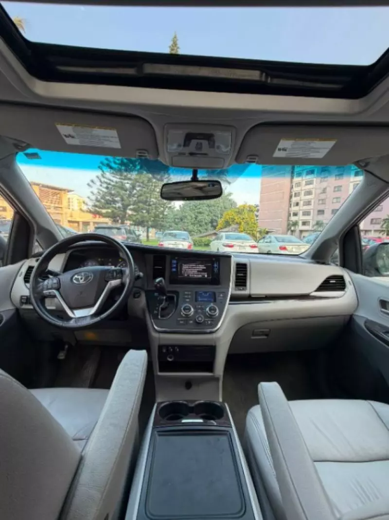 TOYOTA Sienna   - 2015