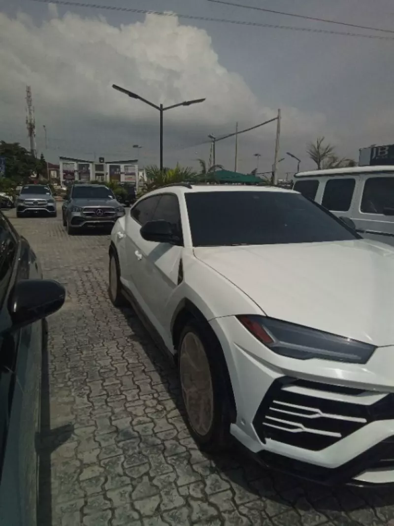 Lamborghini Urus   - 2019