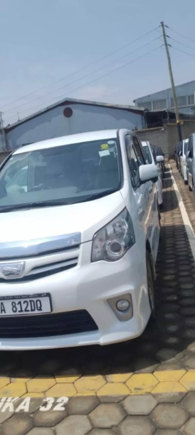 TOYOTA Noah   - 2011