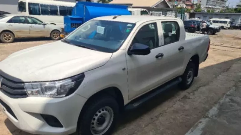 Toyota Hilux   - 2025