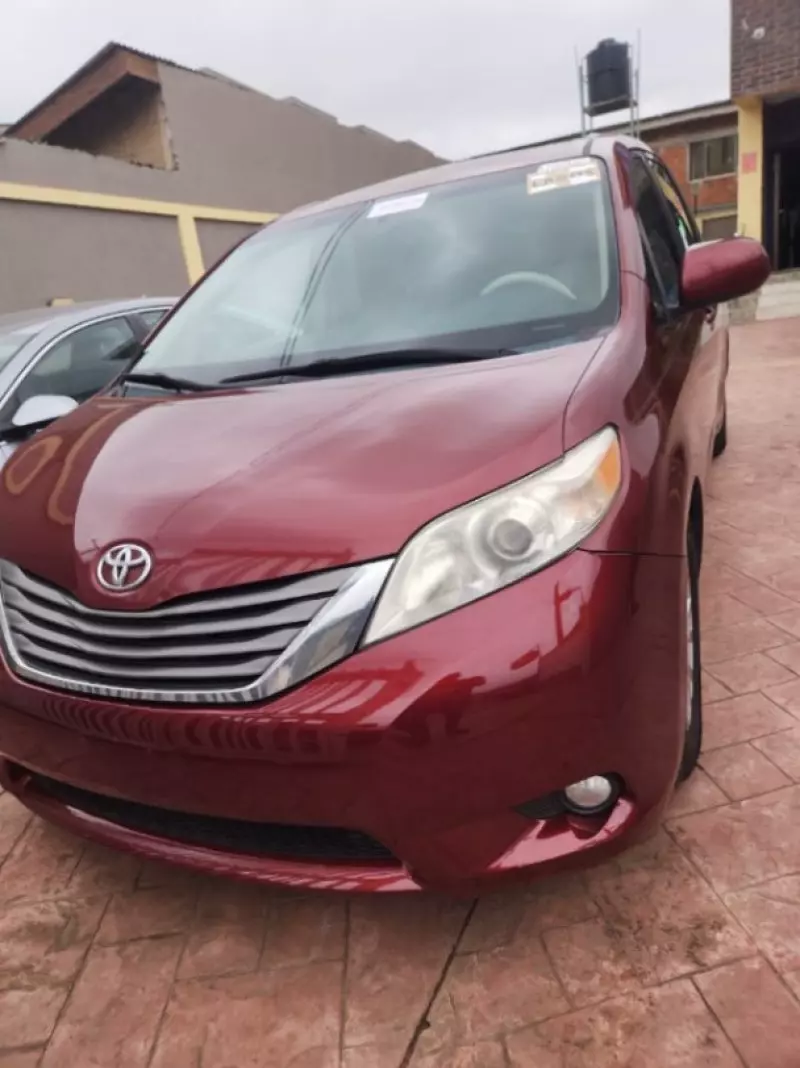 TOYOTA Sienna   - 2015