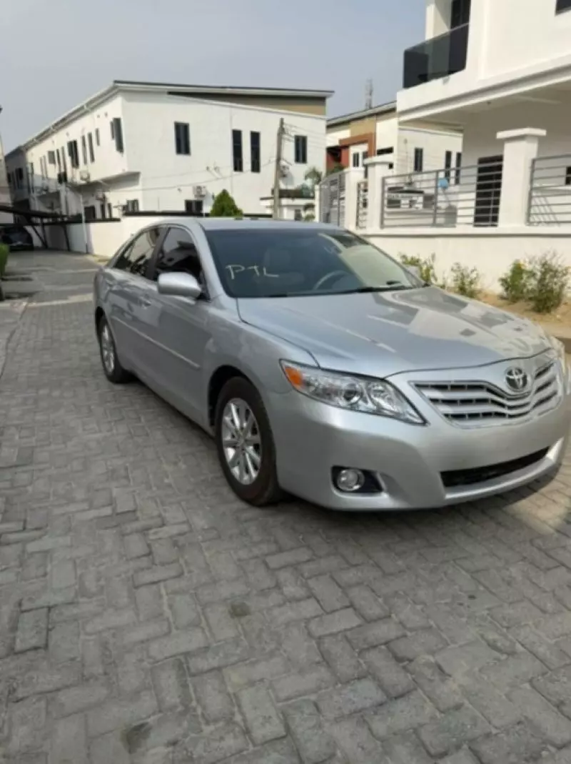 Toyota Camry   - 2011