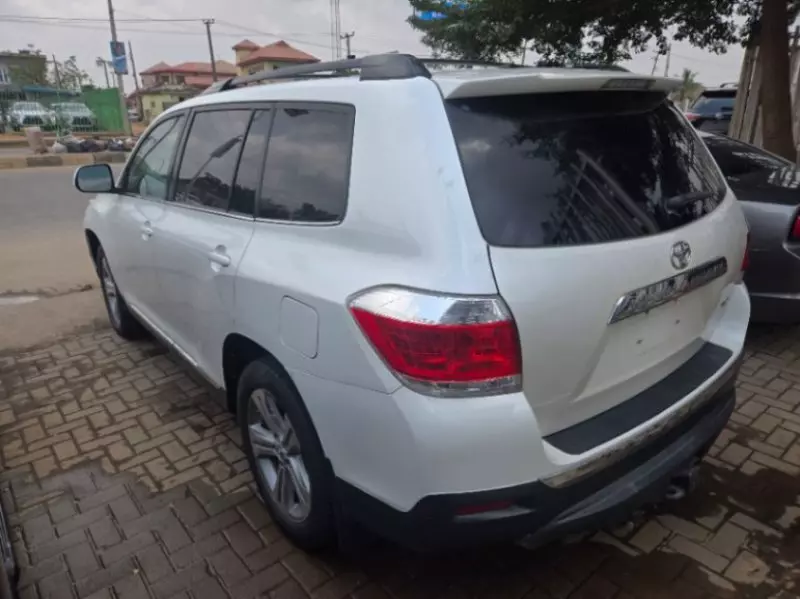 Toyota Highlander   - 2013