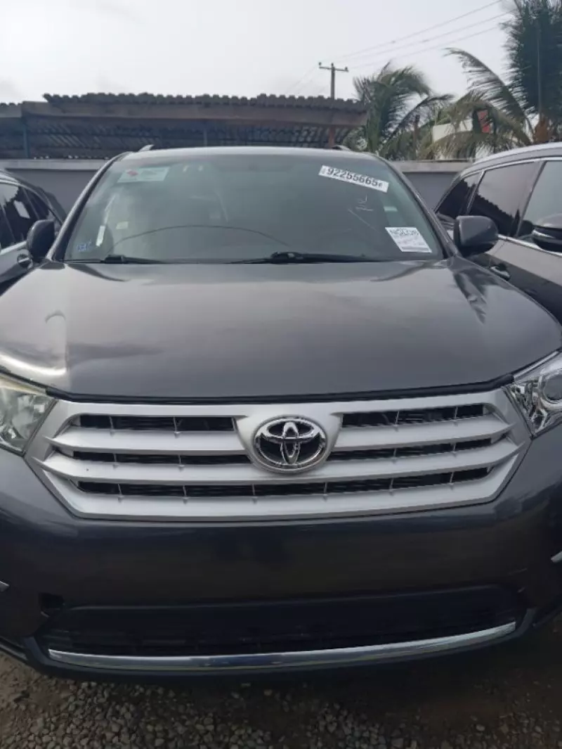 Toyota Highlander   - 2011