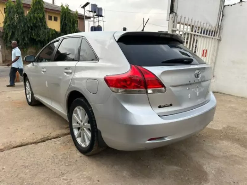 Toyota Venza   - 2012