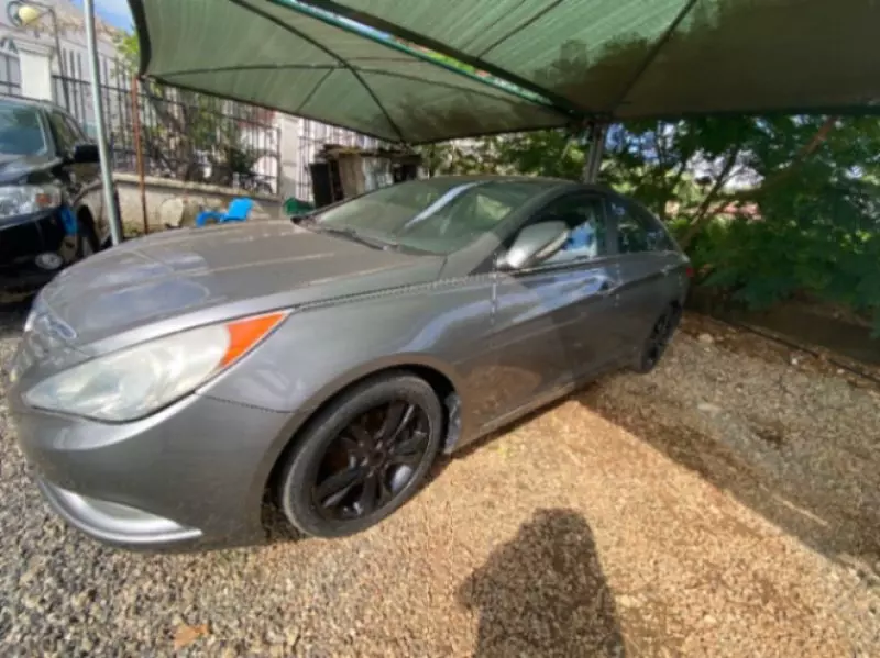 Hyundai Sonata - 2012
