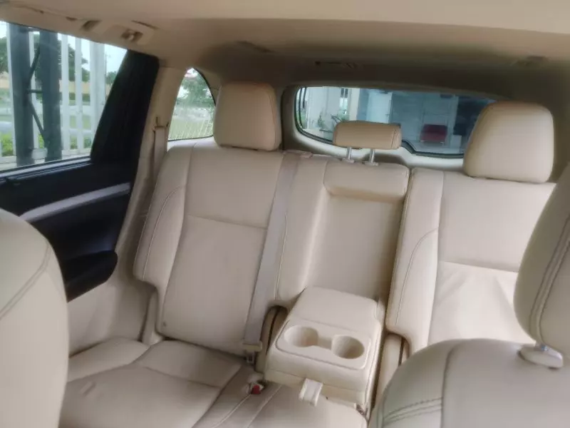 Toyota Highlander   - 2016