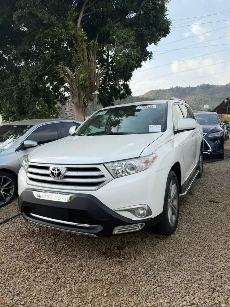 Toyota Highlander   - 2012