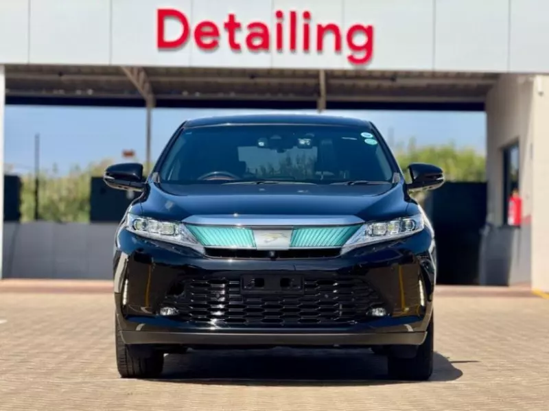 Toyota Harrier   - 2018