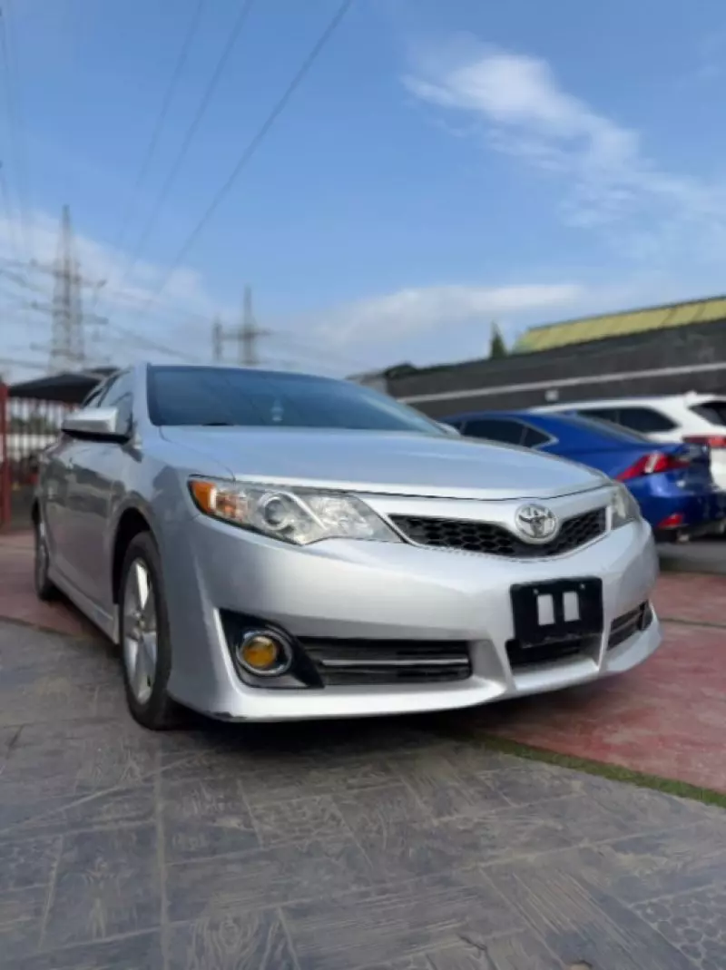 TOYOTA Camry - 2012