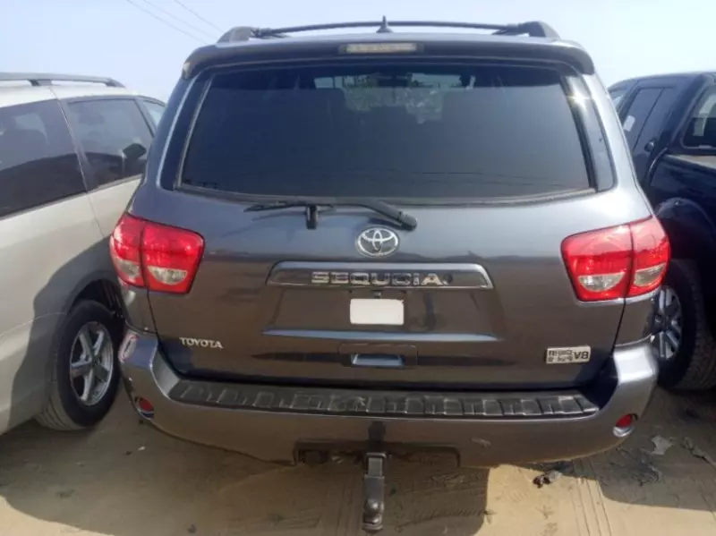 Toyota Sequoia   - 2010