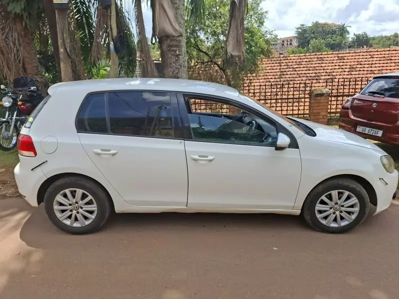 Volkswagen Golf   - 2011