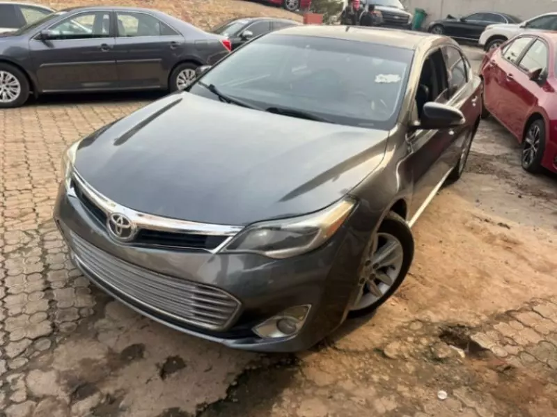 Toyota Avalon   - 2013