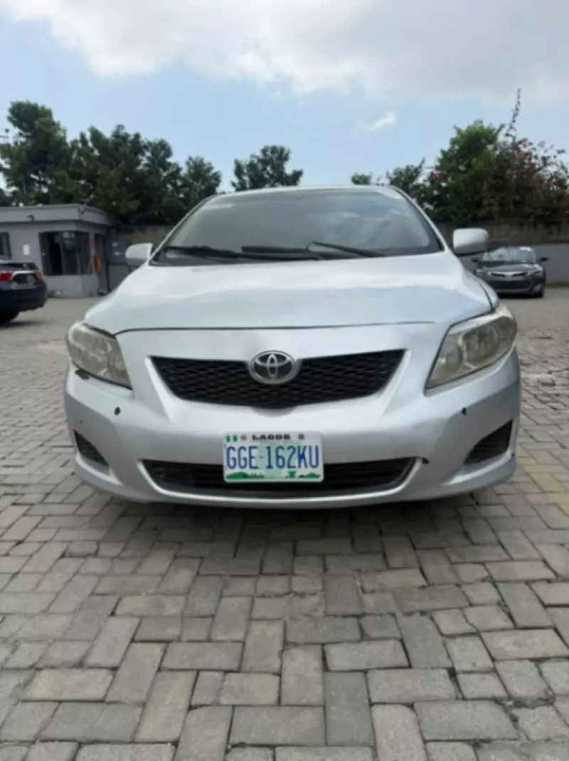 TOYOTA Corolla - 2010